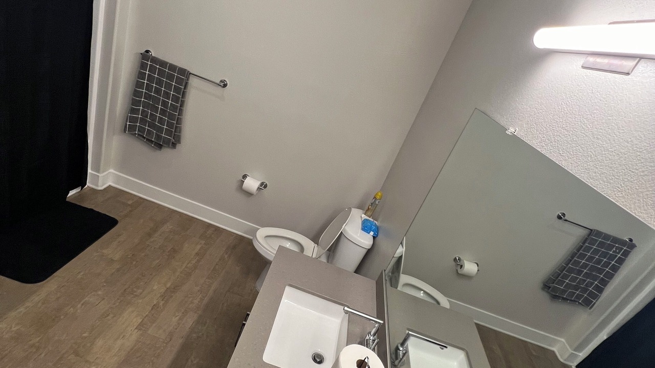 Photo of Bathroom in Mid-Wilshire