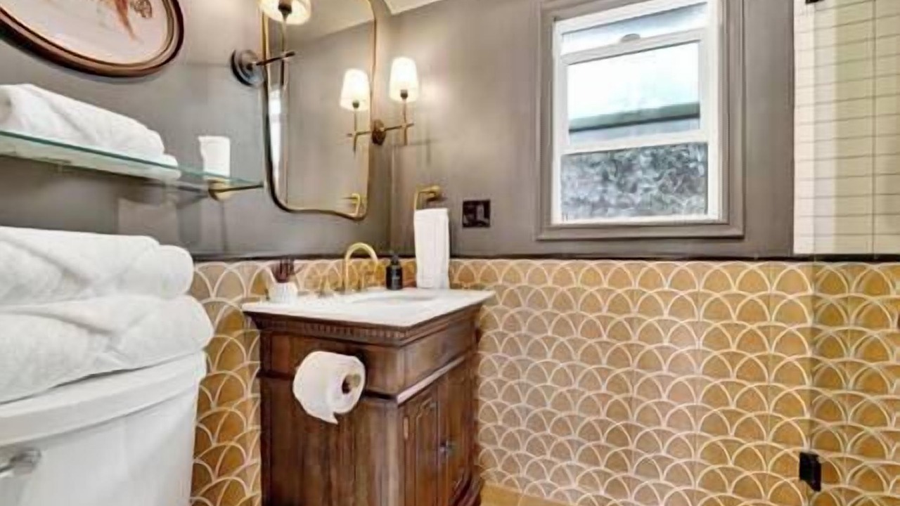 Photo of Bathroom in Alamitos Beach