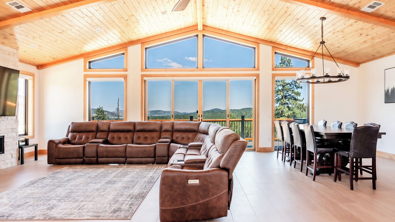 Photo of Livingroom in Castle Glen Estates
