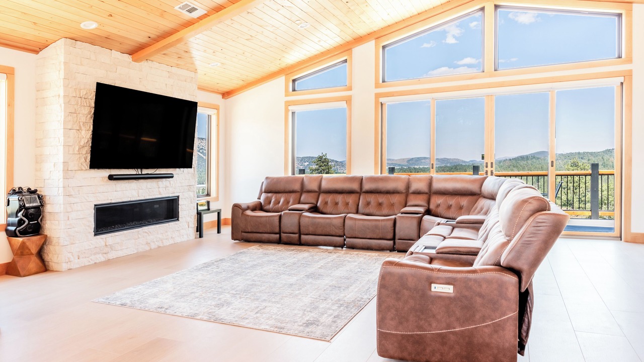 Photo of Livingroom in Castle Glen Estates