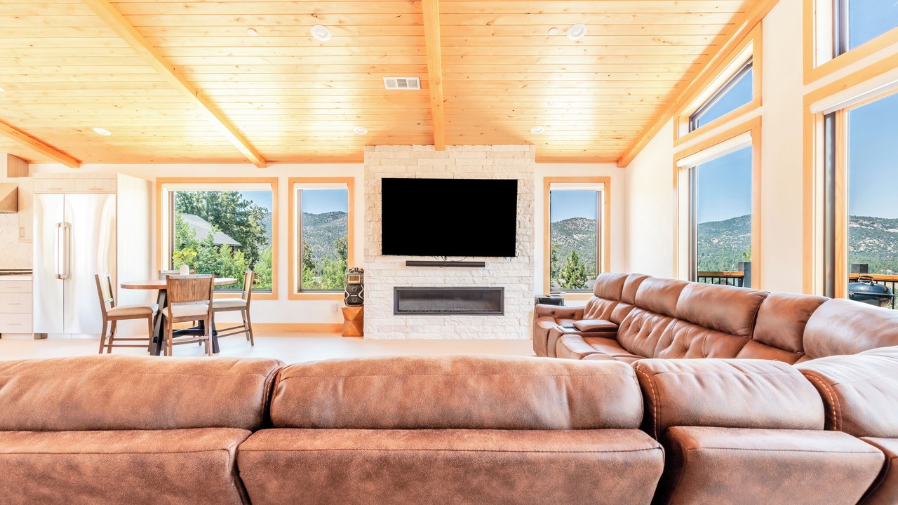 Photo of Livingroom in Castle Glen Estates