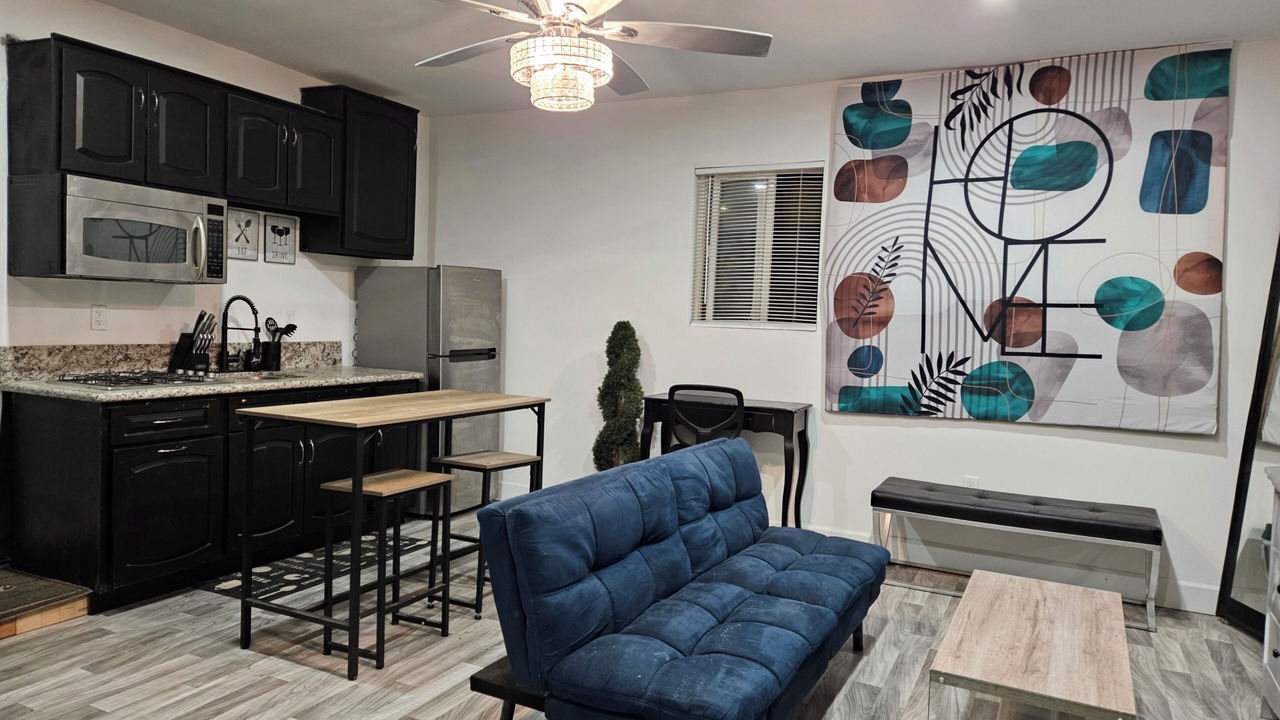 Photo of Livingroom in Harbor Gateway North