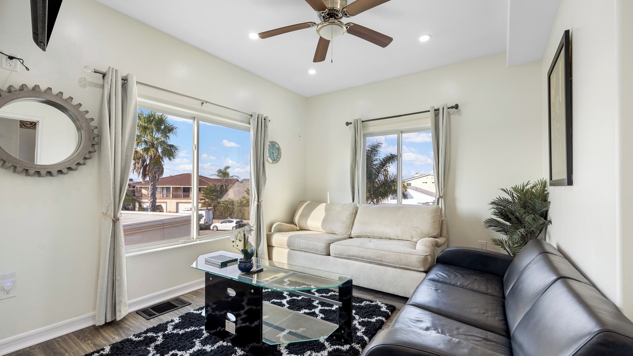 Photo of Livingroom in Oxnard Dunes