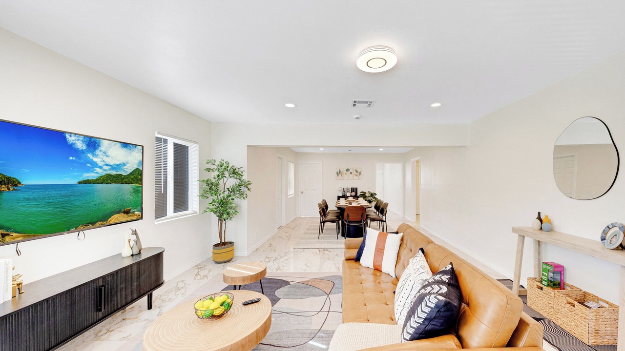 Photo of Livingroom in Midway City