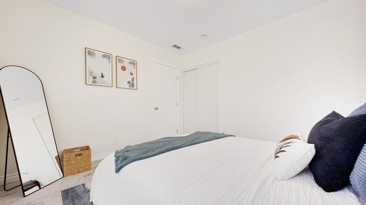 Photo of Bedroom in Midway City