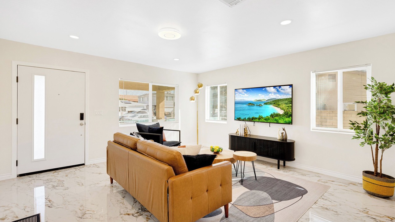 Photo of Livingroom in Midway City