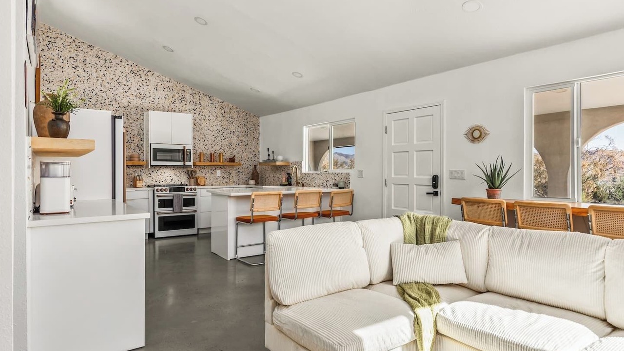 Photo of Livingroom in Morongo Valley