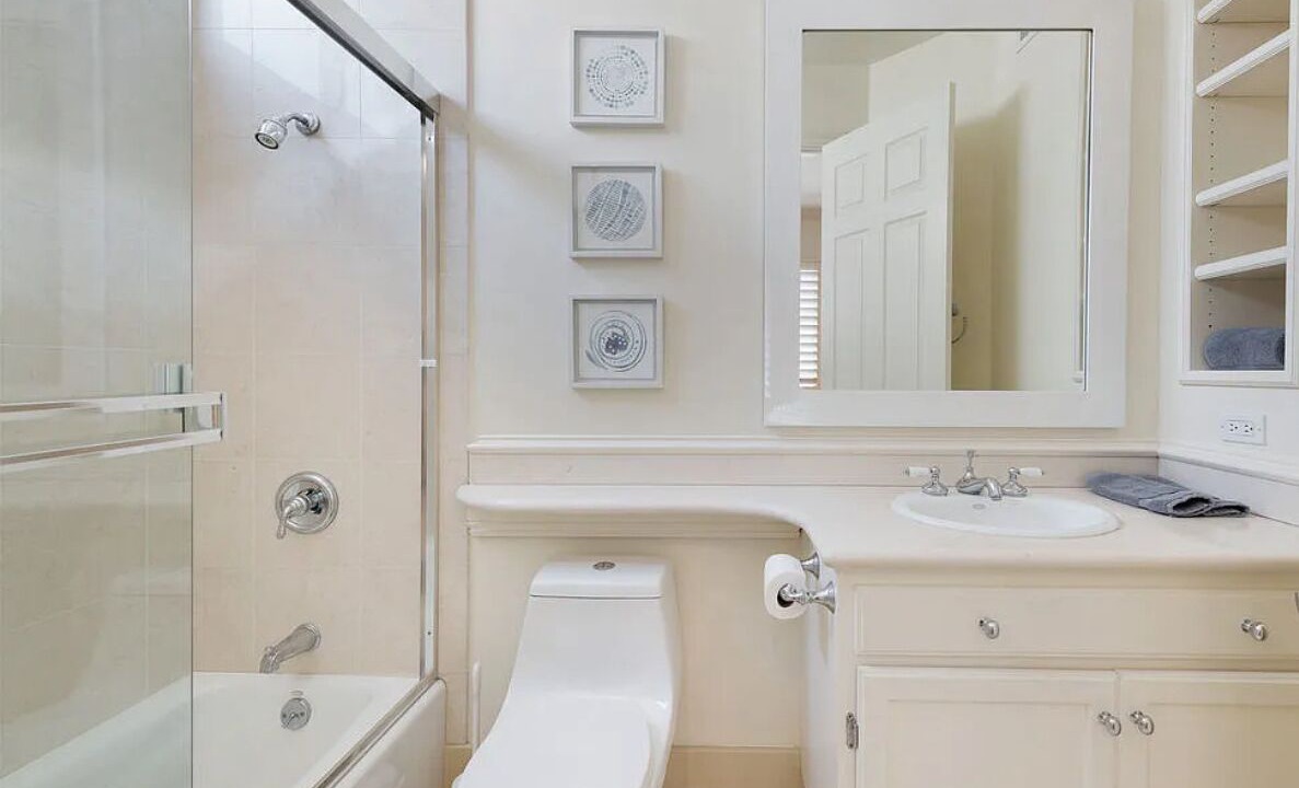 Photo of Bathroom in Marina Peninsula