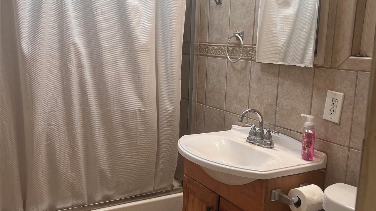Photo of Bathroom in Valinda