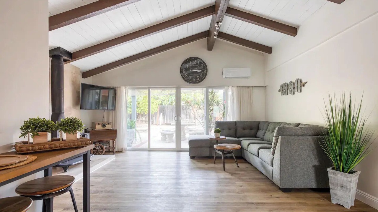 Photo of Livingroom in Orange