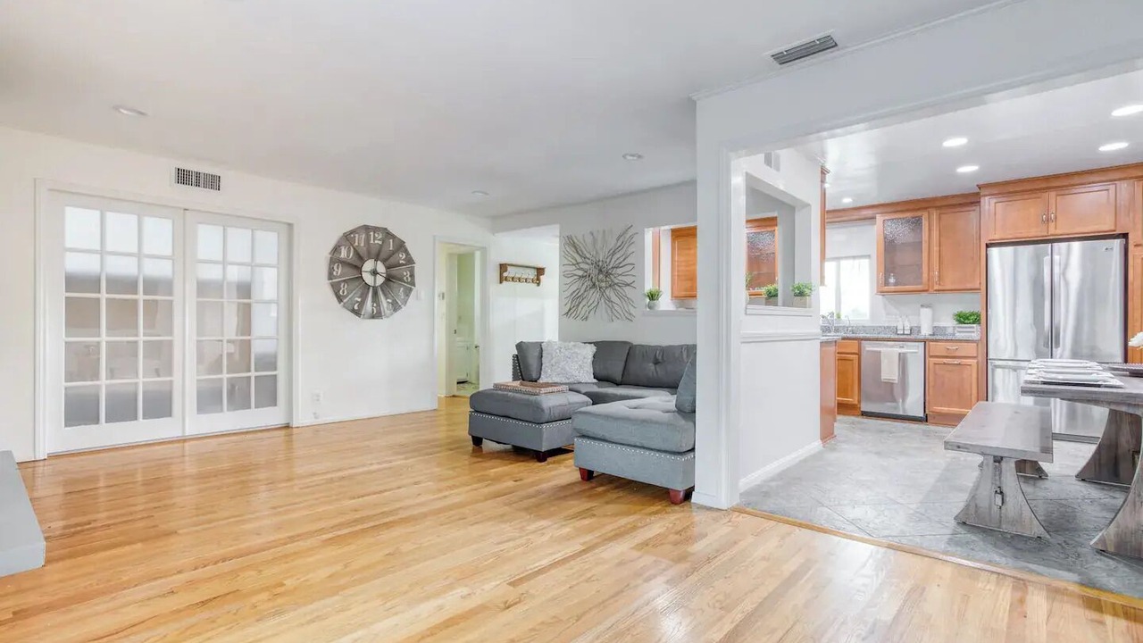 Photo of Livingroom in Orange