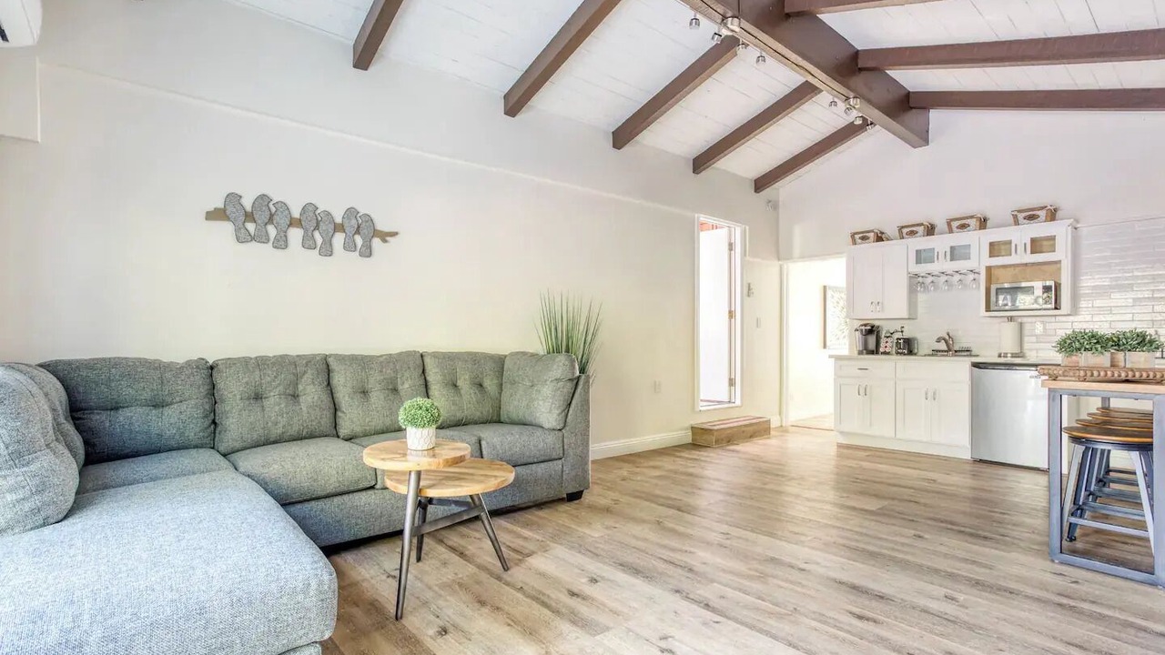 Photo of Livingroom in Orange