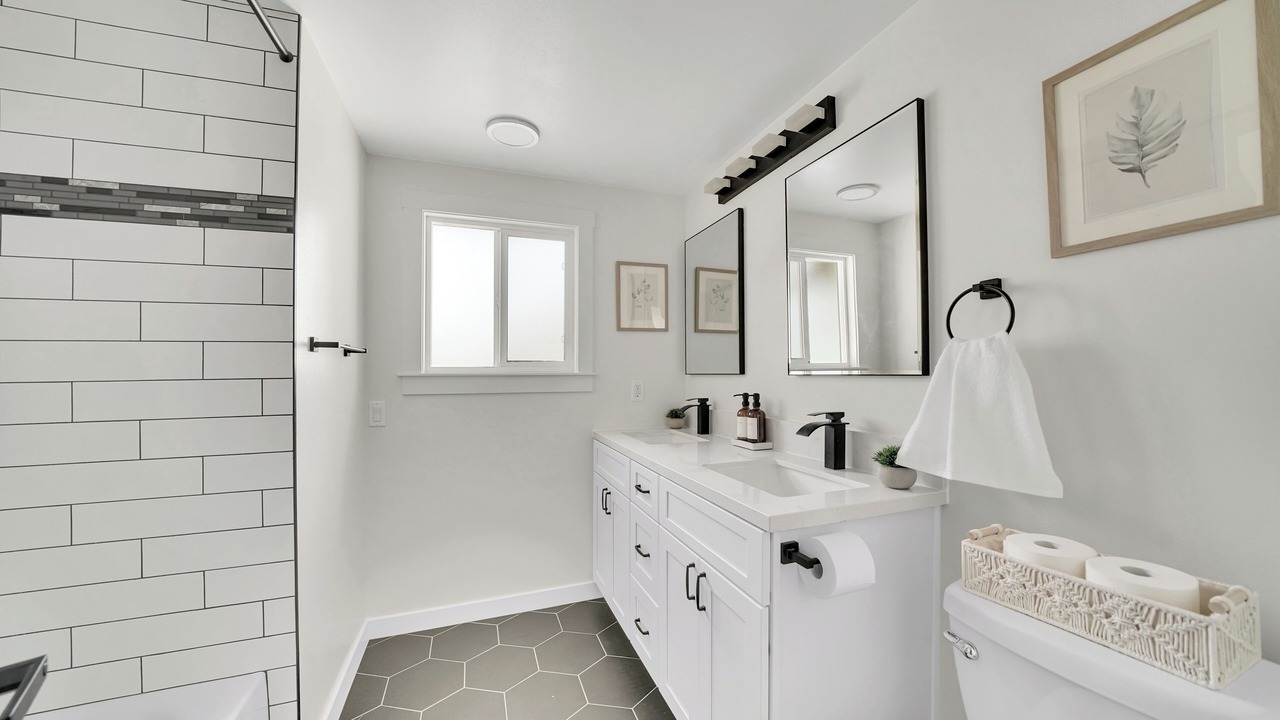 Photo of Bathroom in Northwest Anaheim