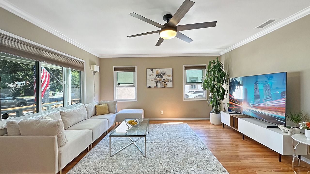 Photo of Livingroom in West Los Angeles