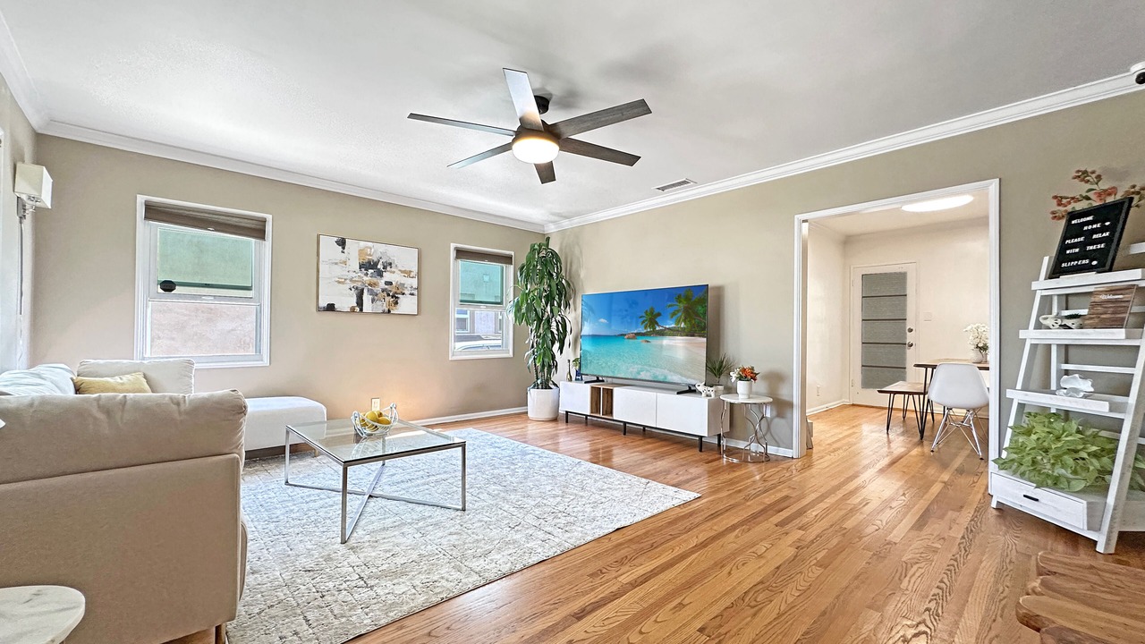 Photo of Livingroom in West Los Angeles