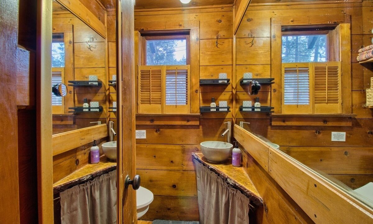Photo of Bathroom in Wrightwood
