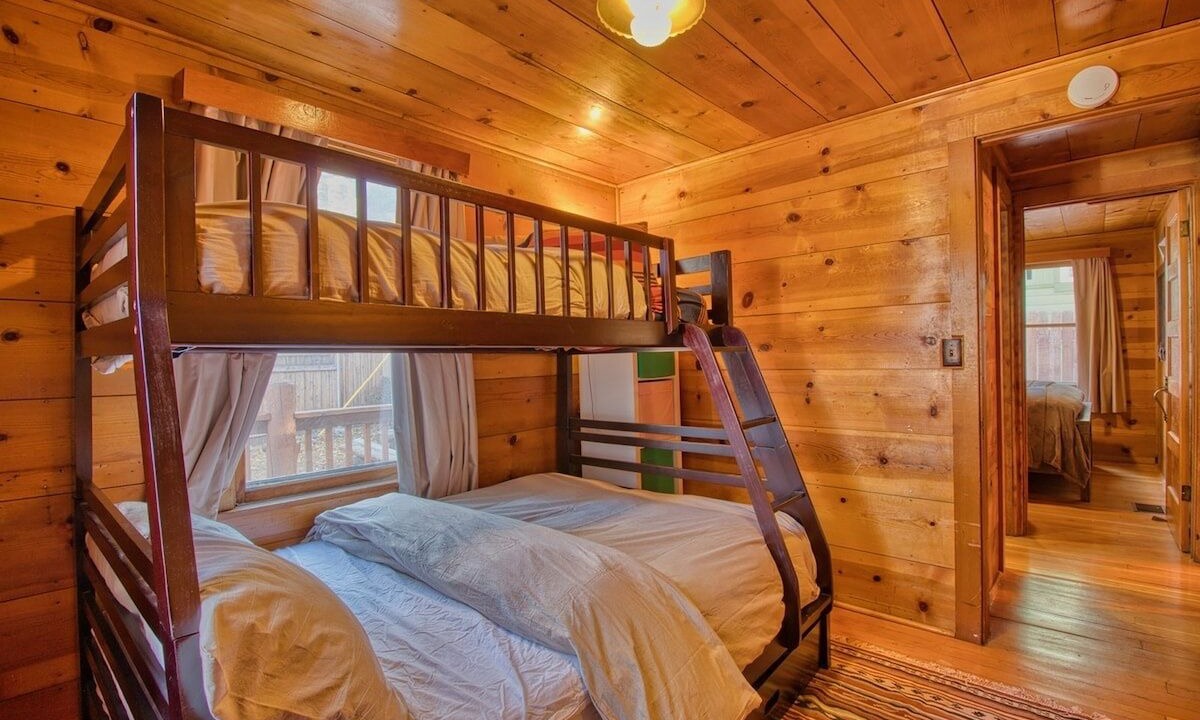 Photo of Bedroom in Wrightwood