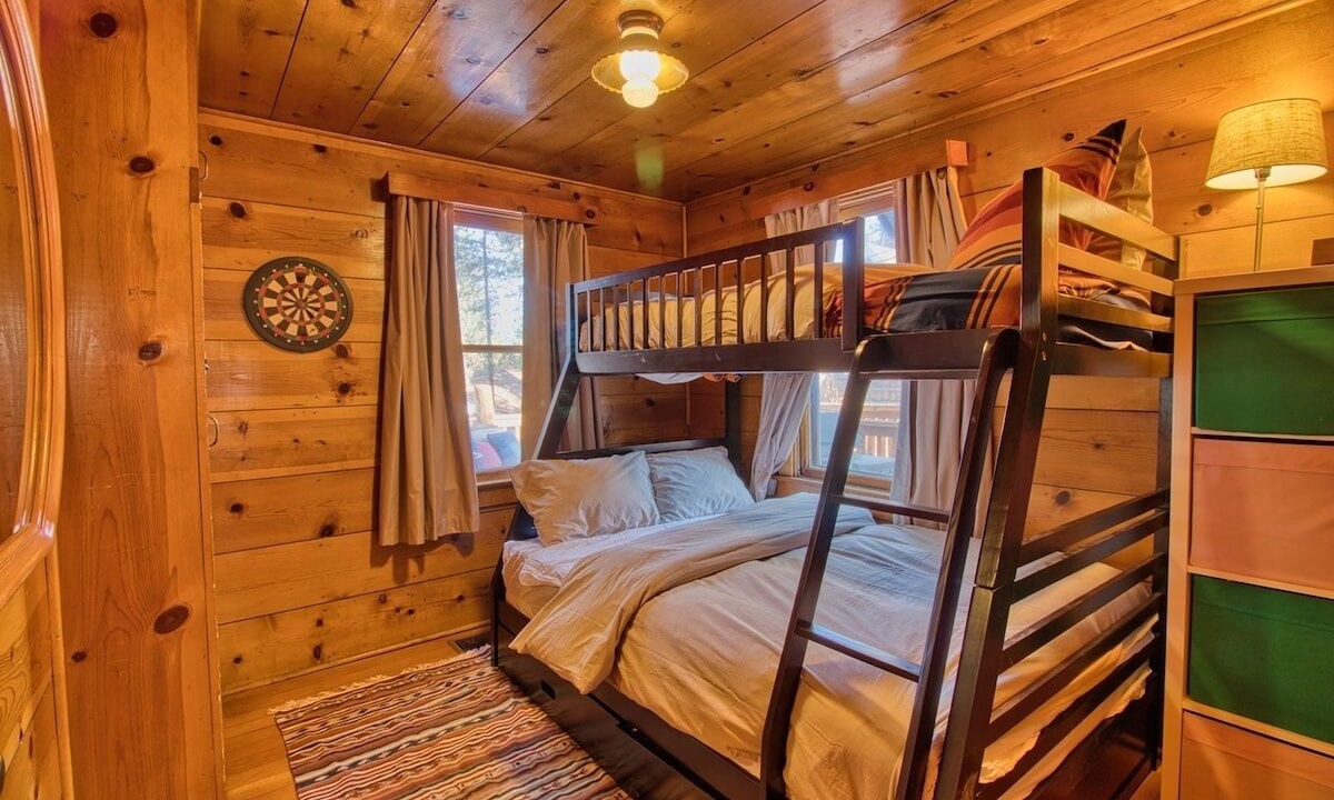 Photo of Bedroom in Wrightwood