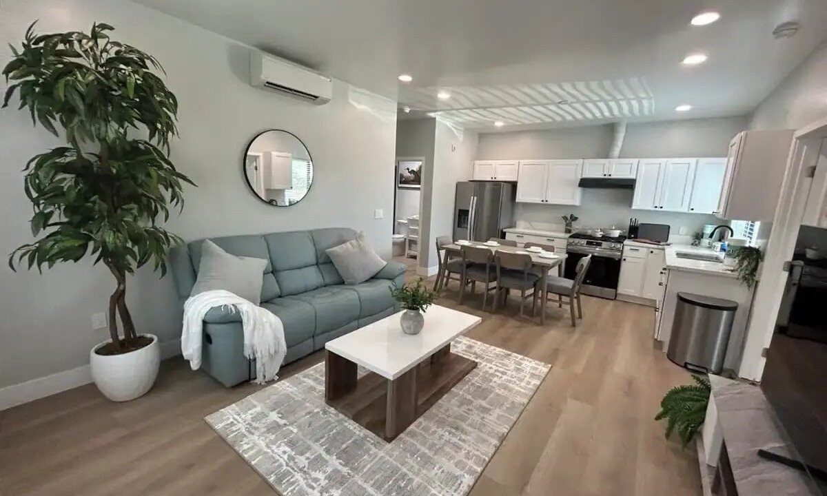 Photo of Livingroom in Westside Costa Mesa