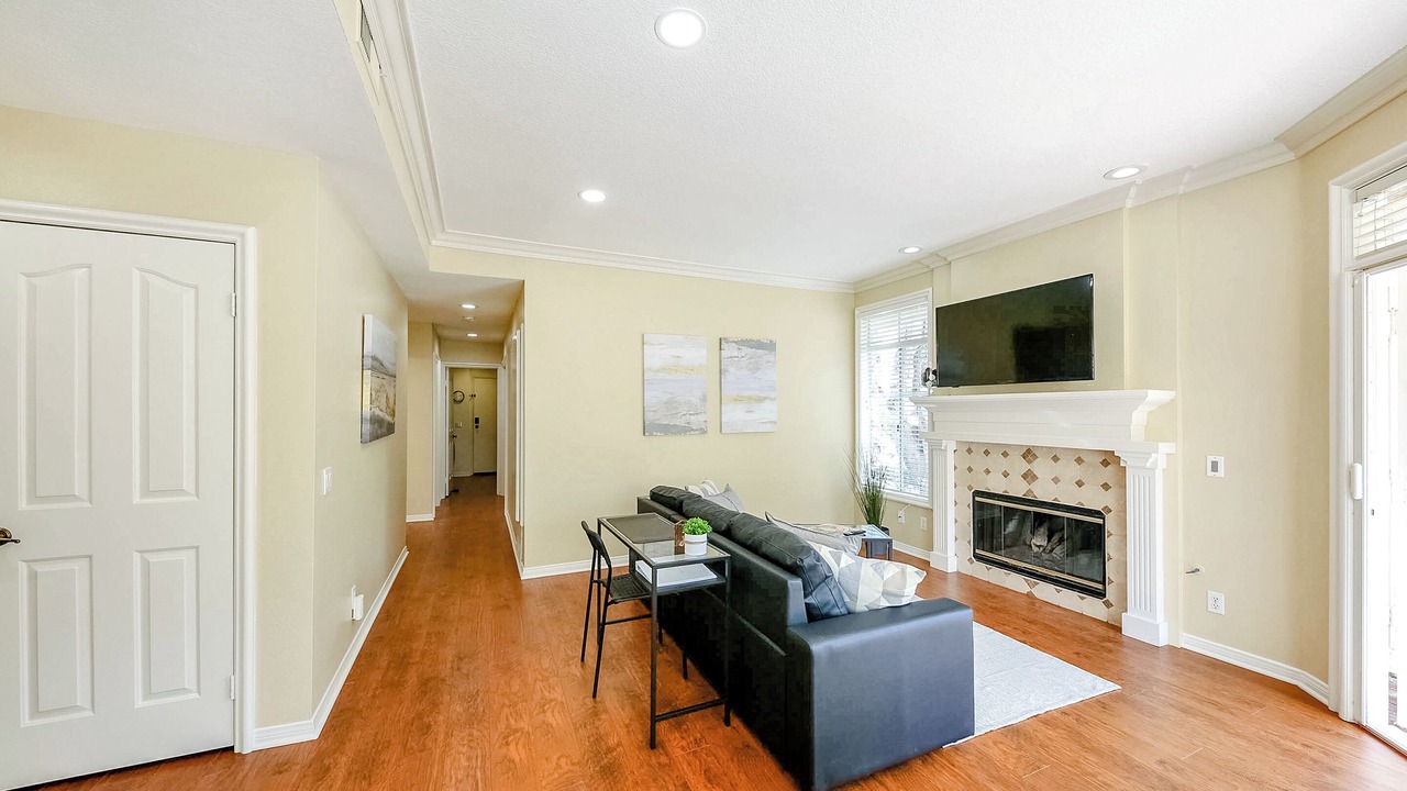 Photo of Livingroom in Orange