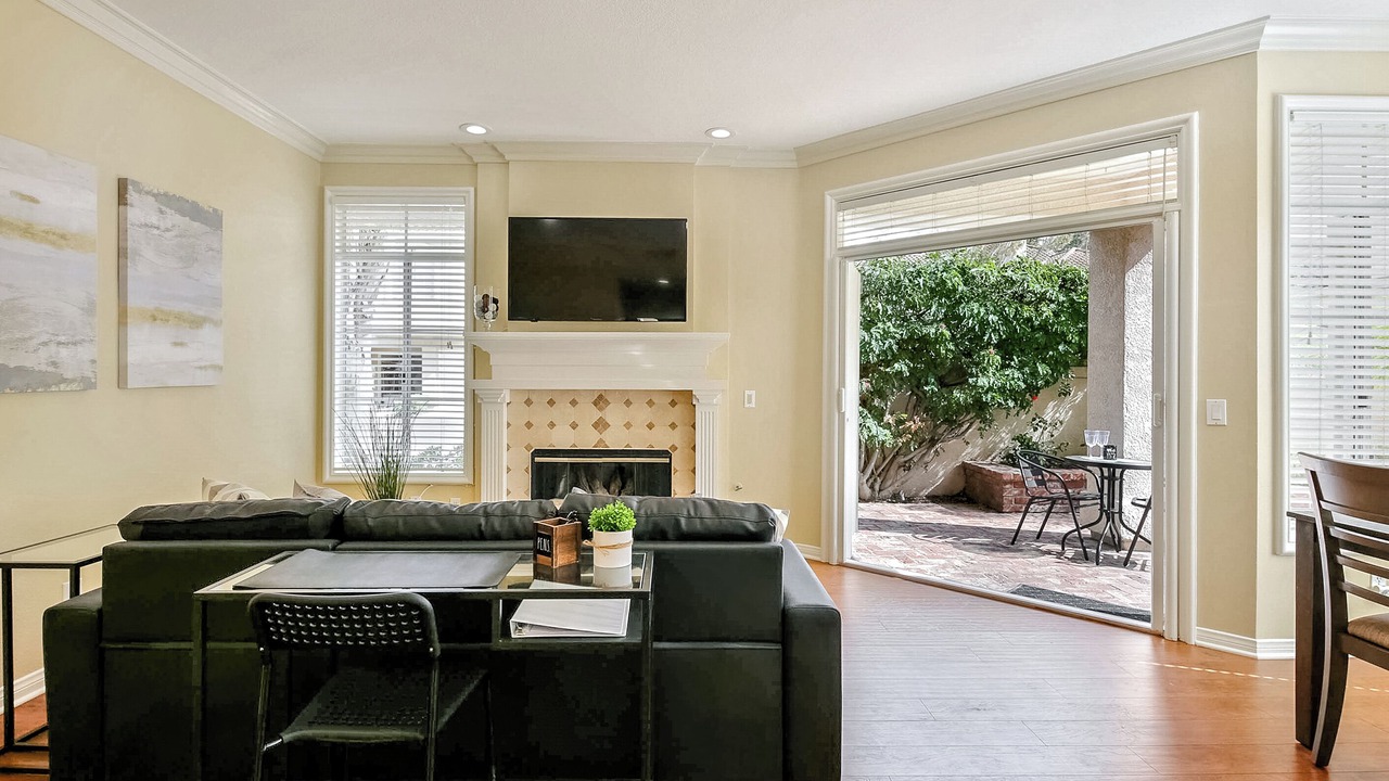 Photo of Livingroom in Orange