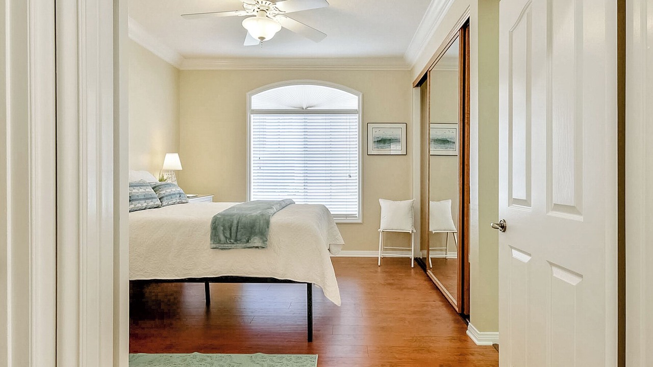 Photo of Bedroom in Orange