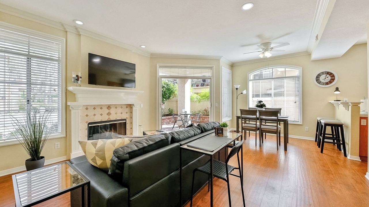Photo of Livingroom in Orange