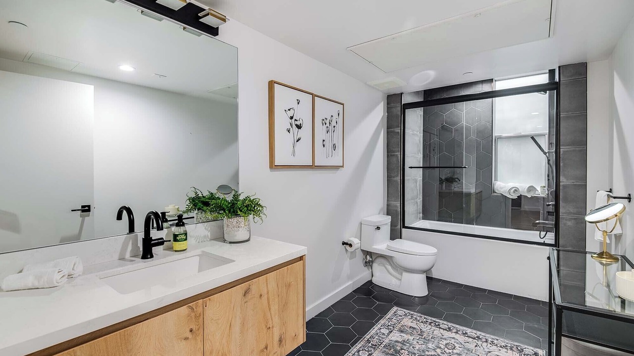 Photo of Bathroom in Beverly Grove