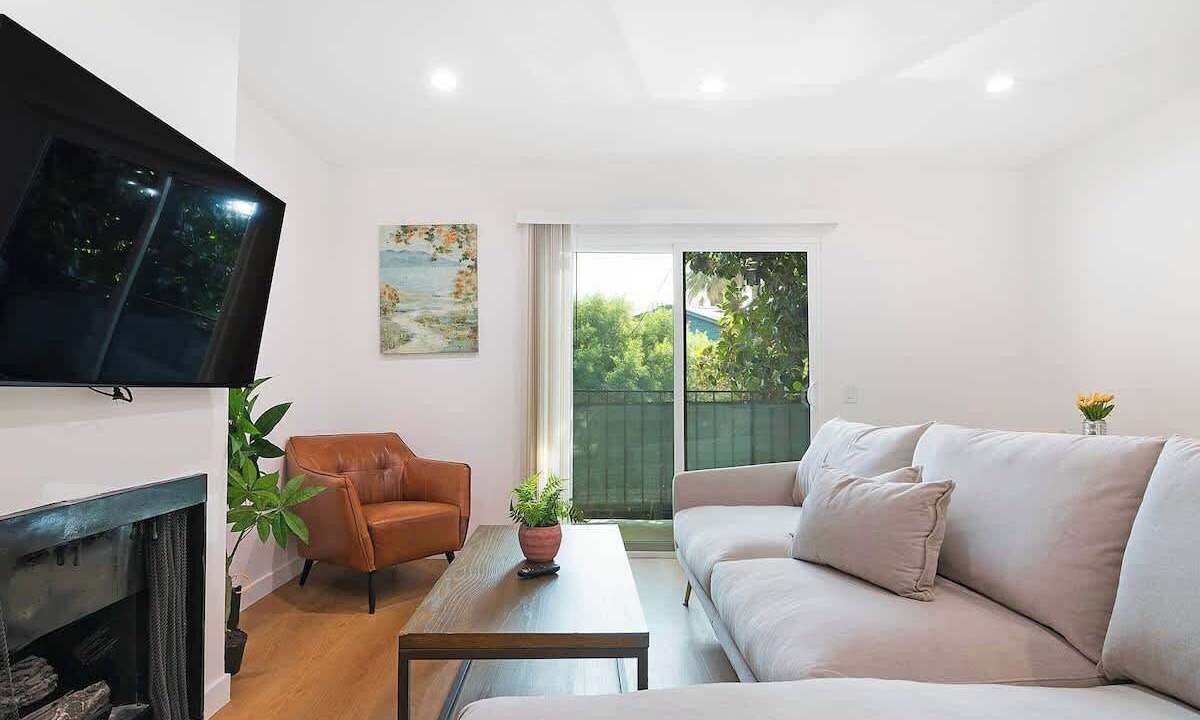 Photo of Livingroom in Van Nuys