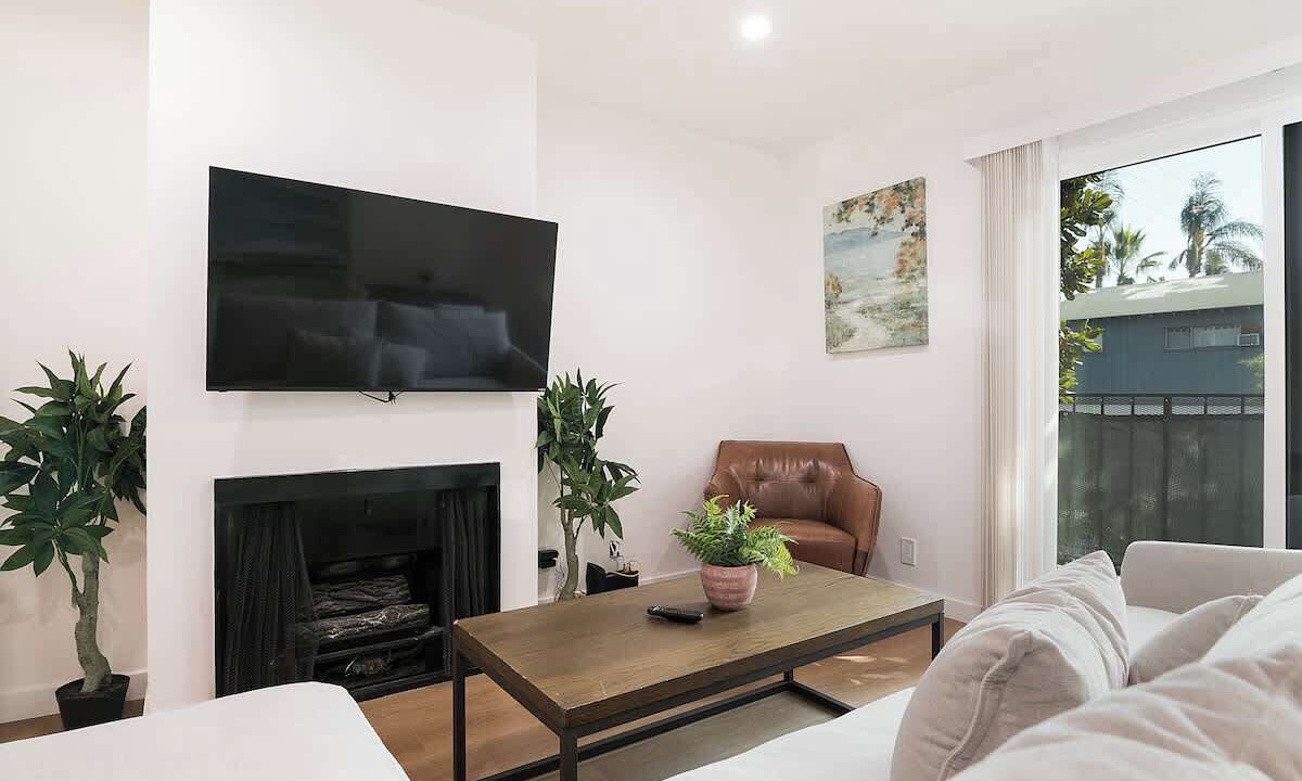 Photo of Livingroom in Van Nuys