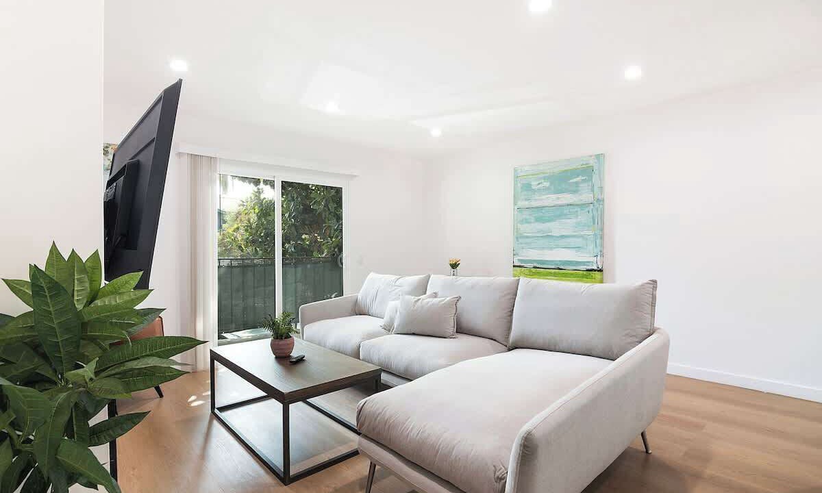 Photo of Livingroom in Van Nuys