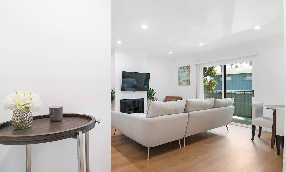Photo of Livingroom in Van Nuys