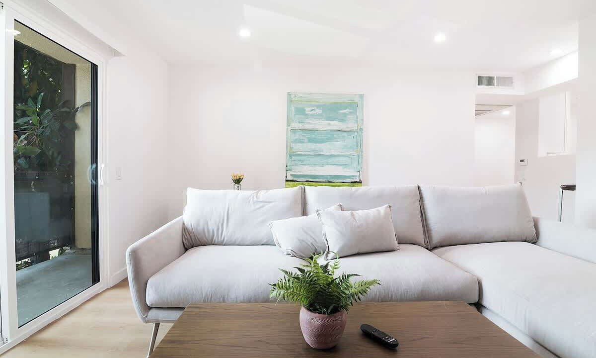 Photo of Livingroom in Van Nuys