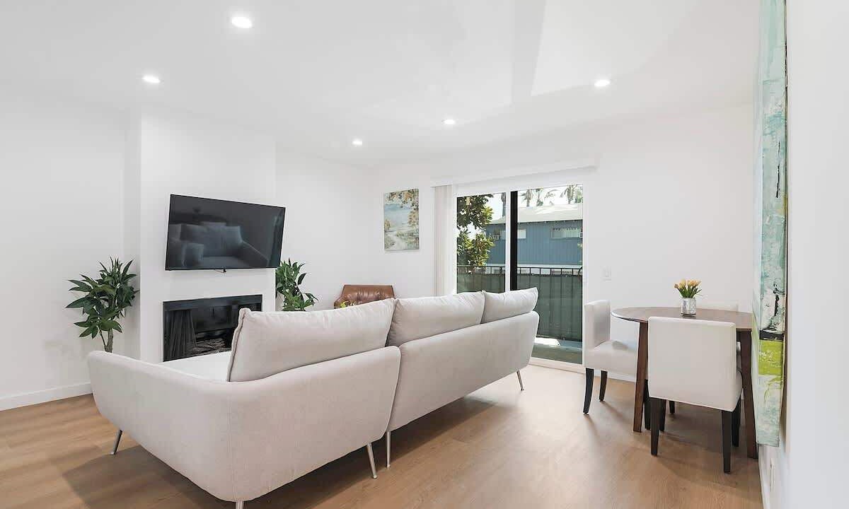 Photo of Livingroom in Van Nuys