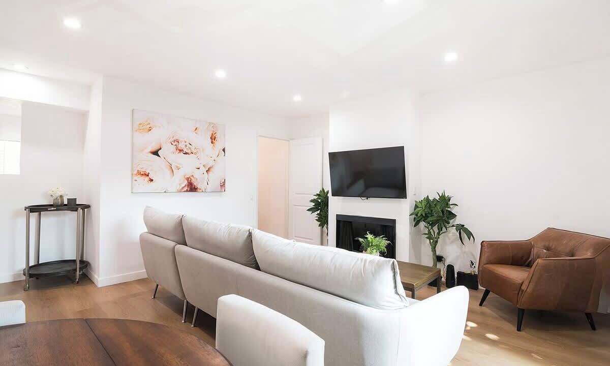 Photo of Livingroom in Van Nuys