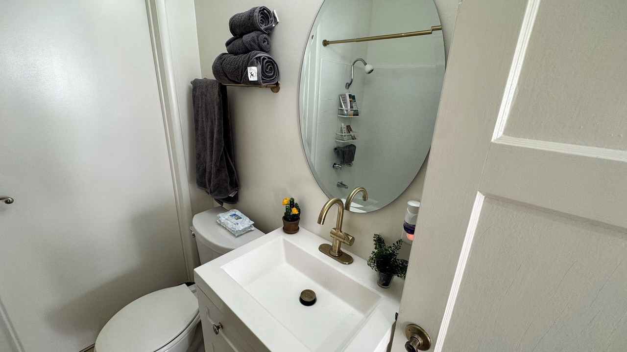 Photo of Bathroom in Del Aire