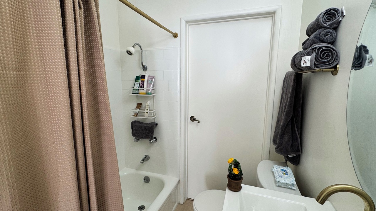 Photo of Bathroom in Del Aire