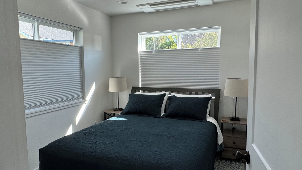 Photo of Bedroom in Weed