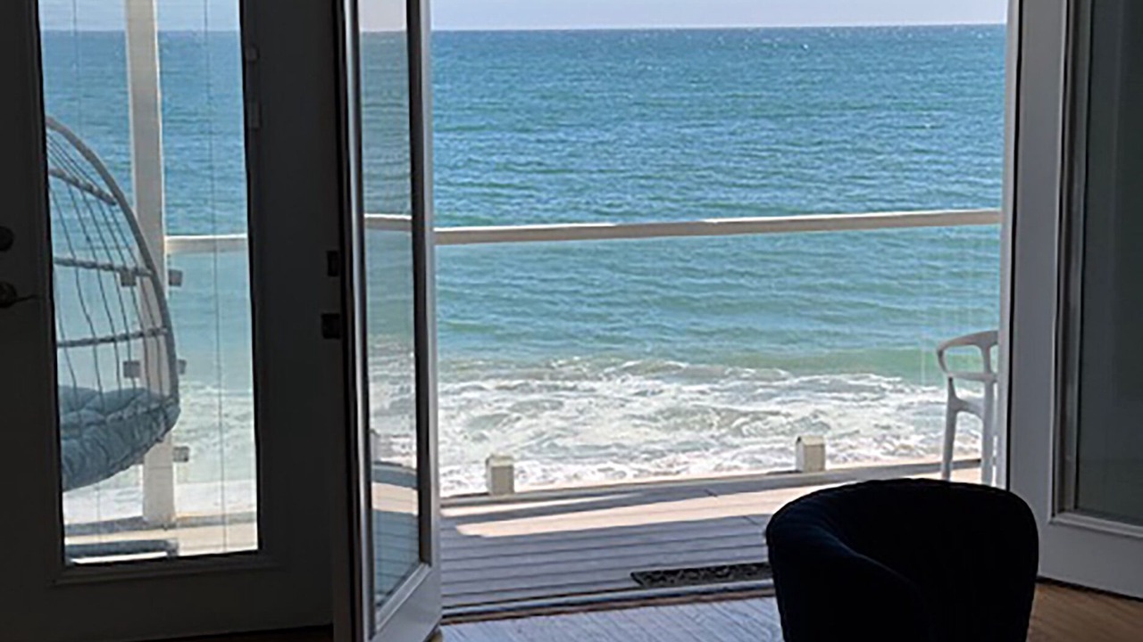 Photo of Bedroom in Eastern Malibu