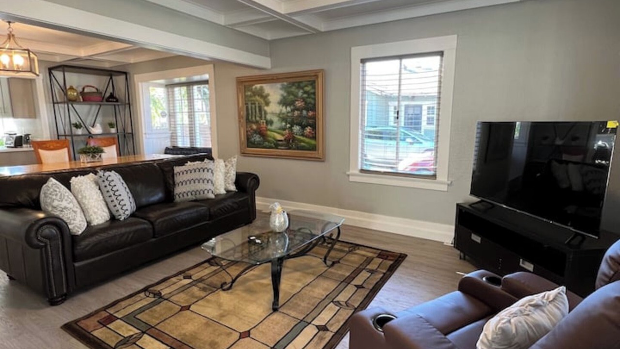 Photo of Livingroom in Mid Central