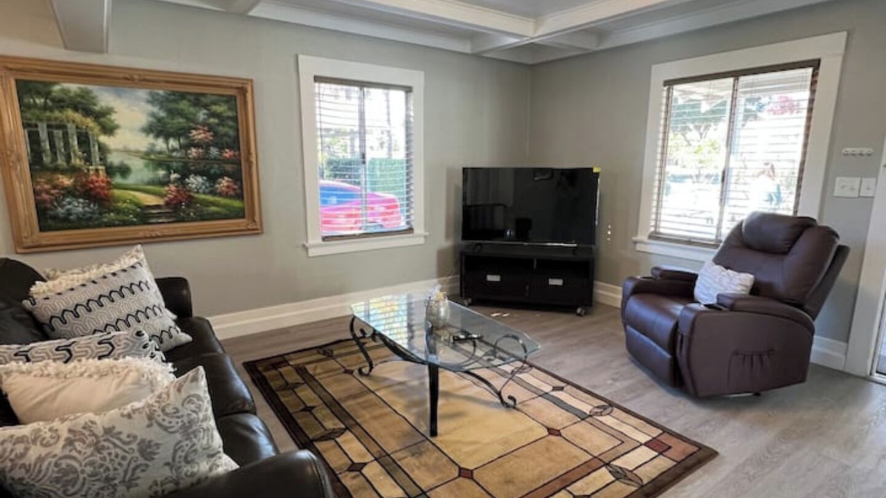 Photo of Livingroom in Mid Central