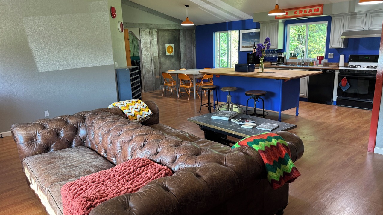 Photo of Livingroom in Anderson Valley