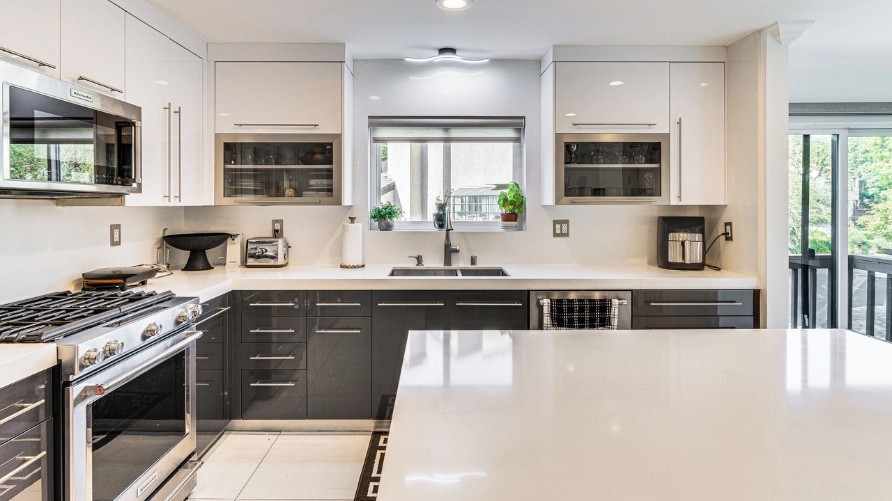 Photo of Kitchen in Warner Center
