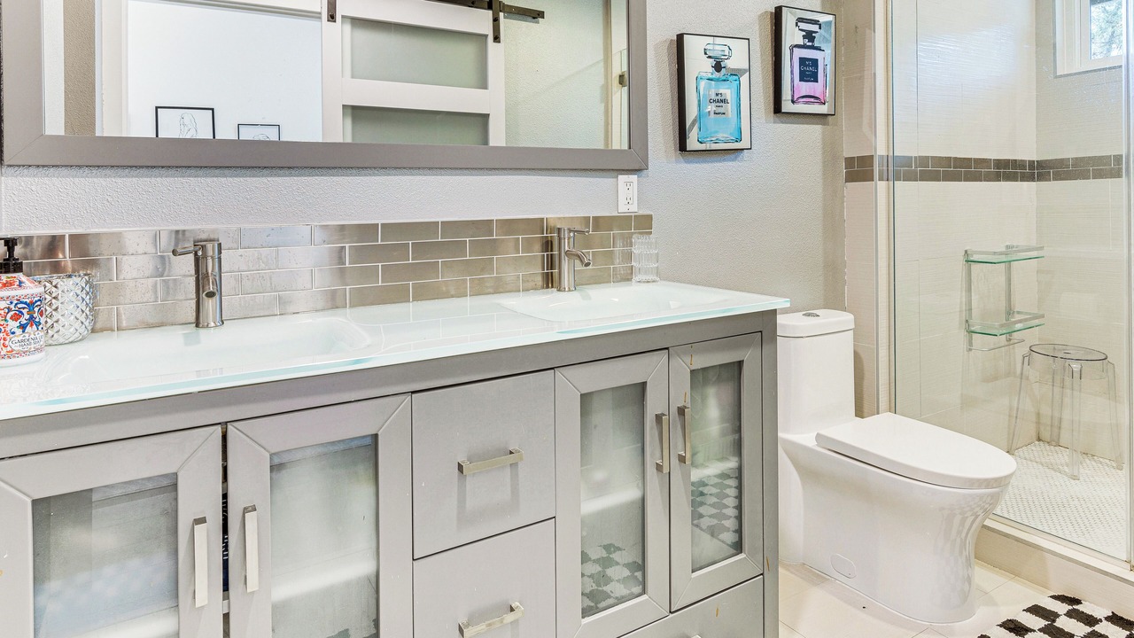 Photo of Bathroom in Warner Center
