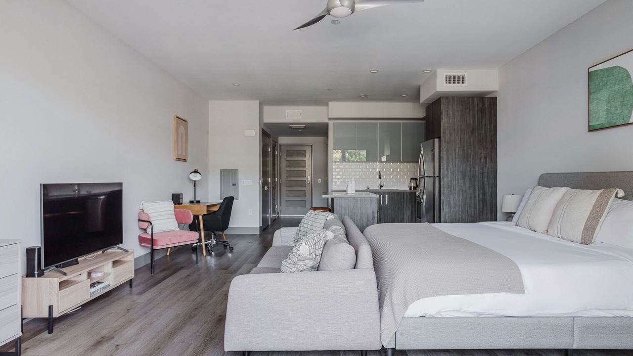 Photo of Bedroom in Mid-Wilshire