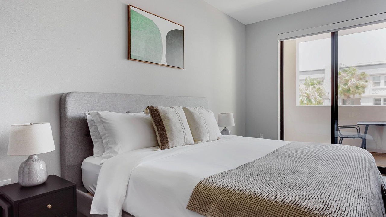 Photo of Bedroom in Mid-Wilshire