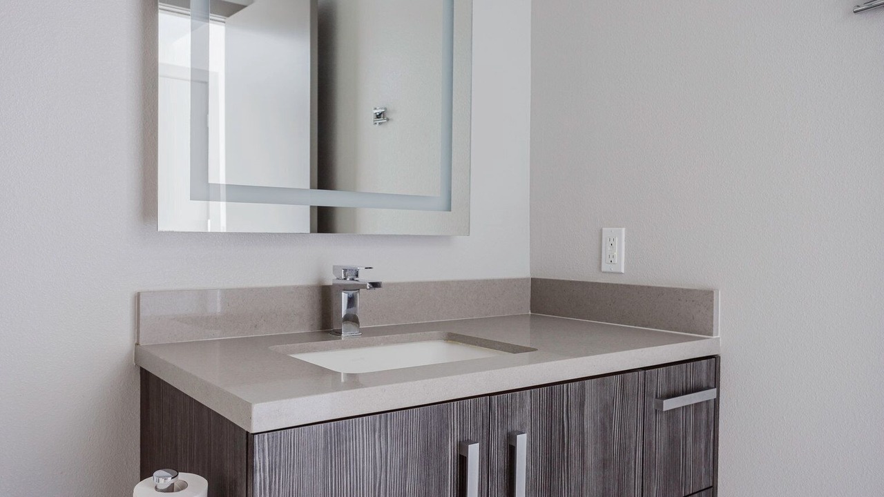 Photo of Bathroom in Mid-Wilshire