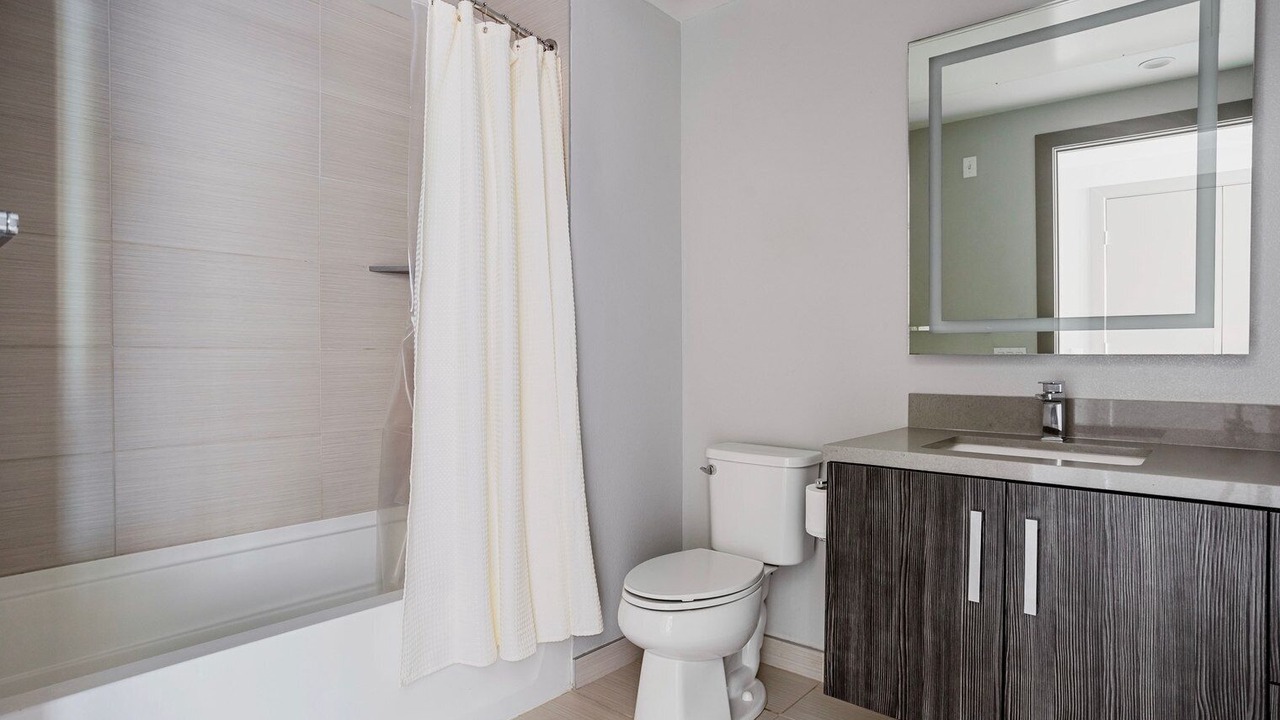 Photo of Bathroom in Mid-Wilshire