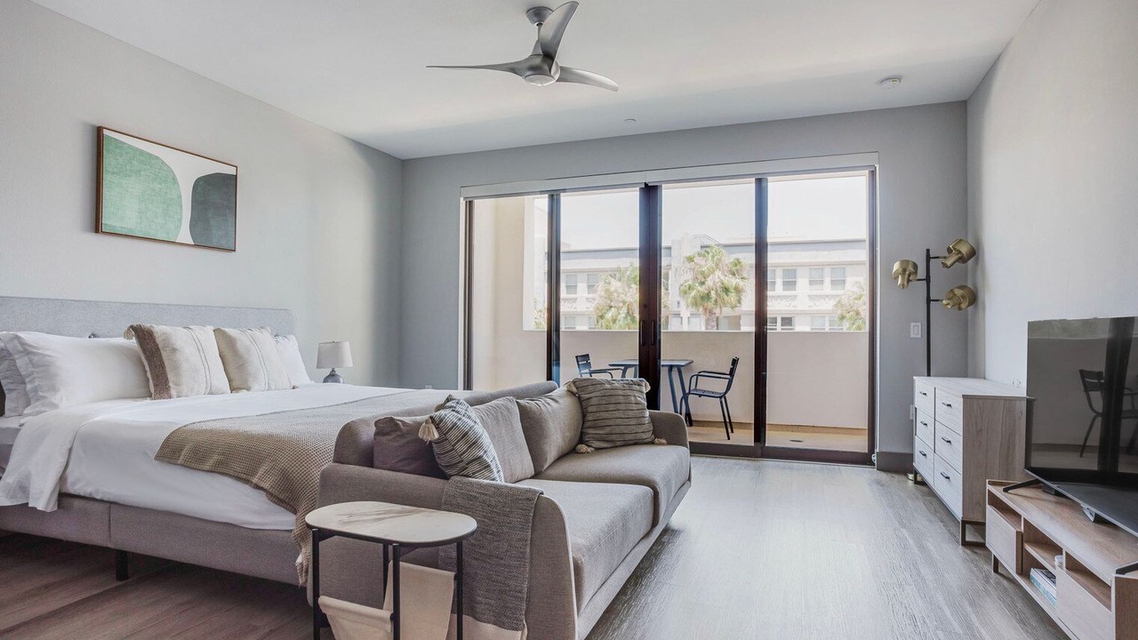 Photo of Bedroom in Mid-Wilshire