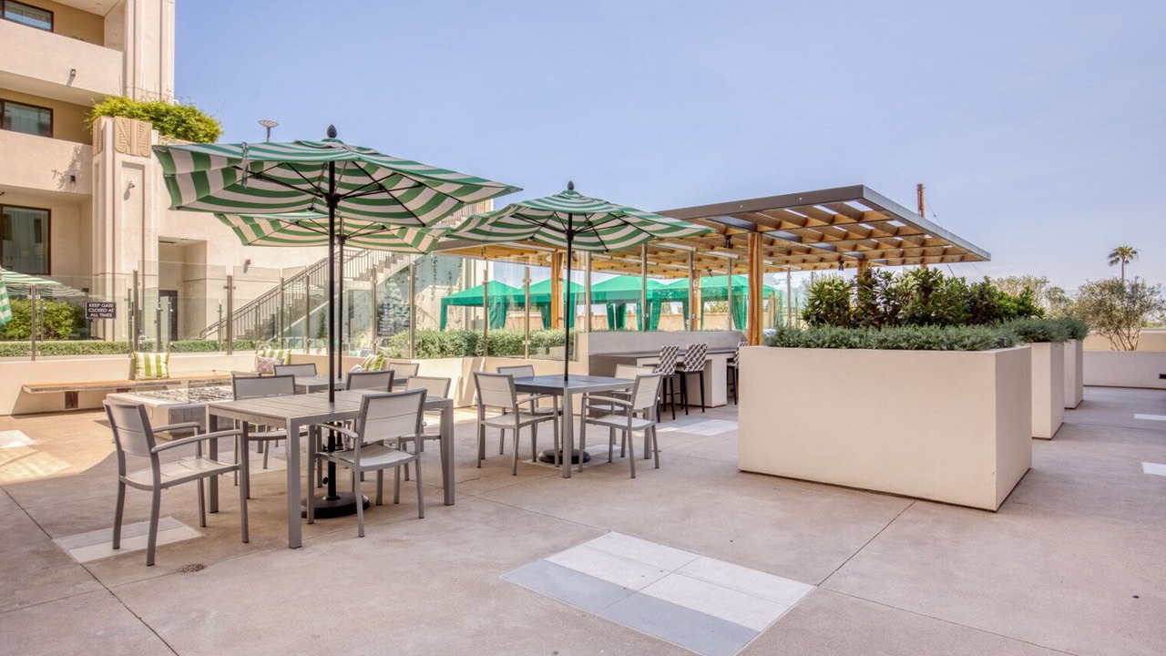 Photo of Outdoor in Mid-Wilshire